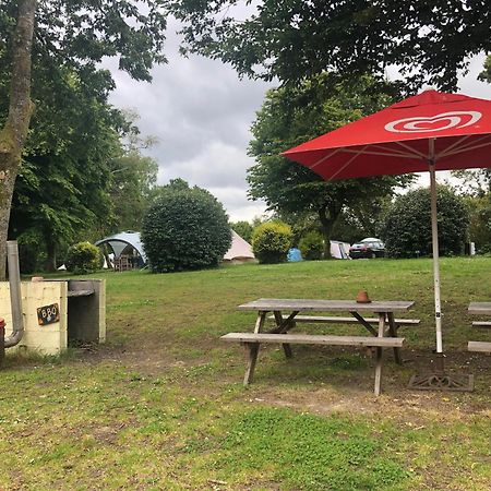 Camping Au Lac Du Drennec Glamping Tent Commana Luaran gambar