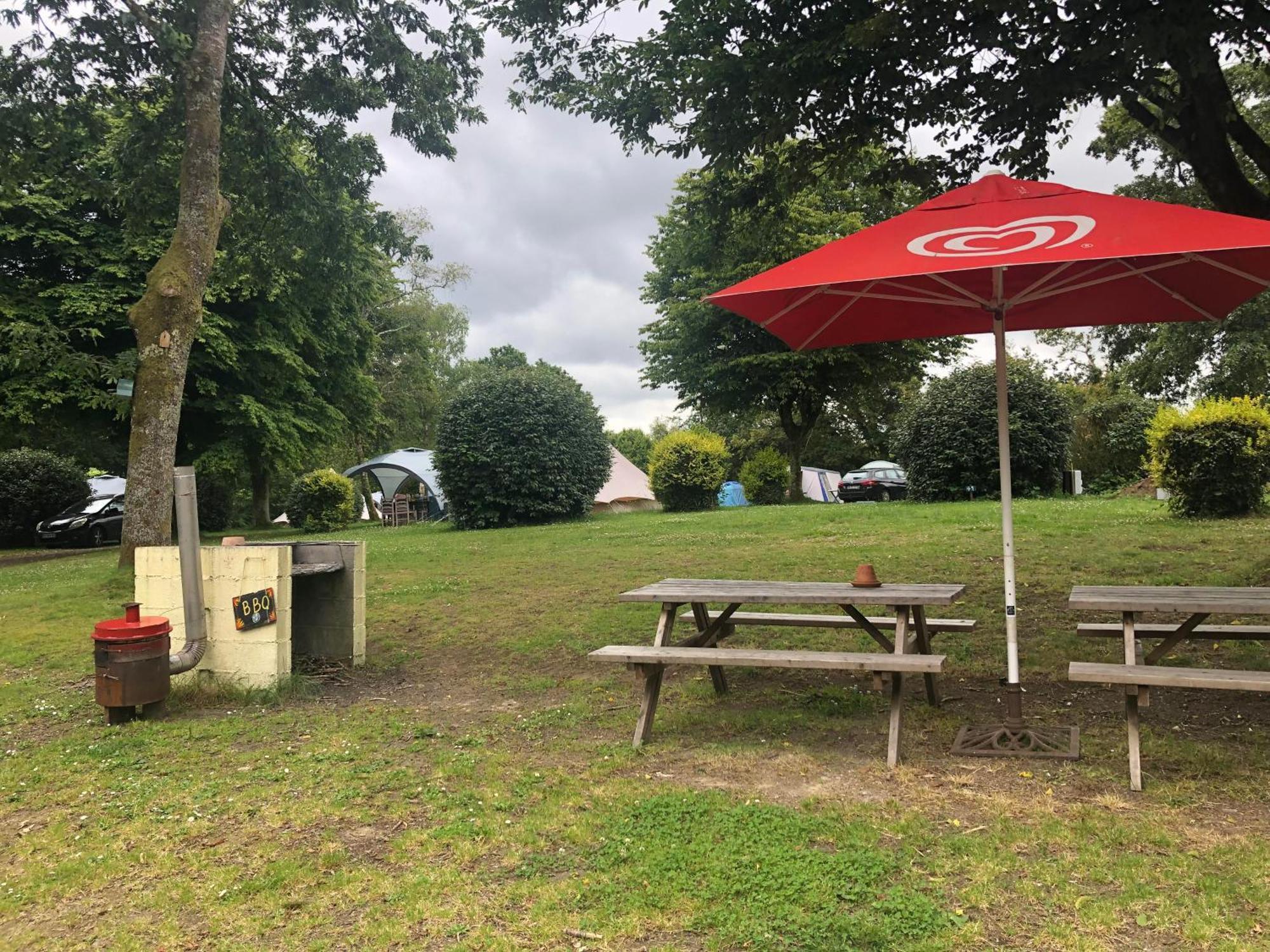 Camping Au Lac Du Drennec Glamping Tent Commana Luaran gambar