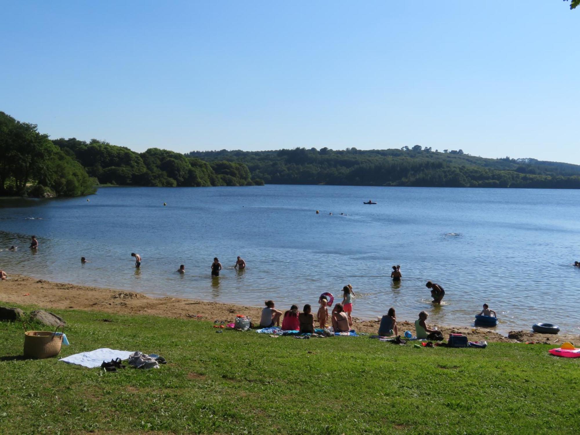 Camping Au Lac Du Drennec Glamping Tent Commana Luaran gambar